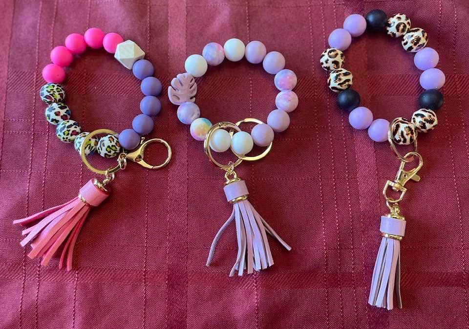 Beaded Wrist Keychain Bracelet with Tassel Accessory – Stylish Women's Gift